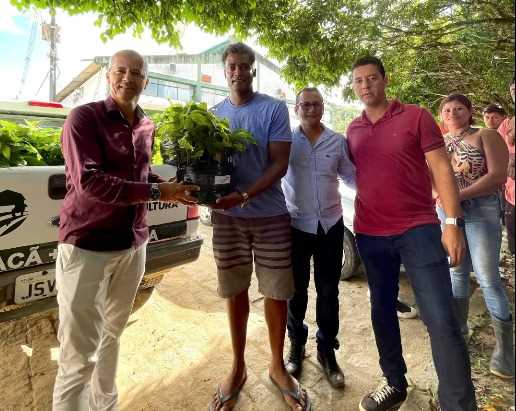 Camacã: Prefeitura chega a marca de 35 mil mudas de Cacau distribuídas para pequenos agricultores
